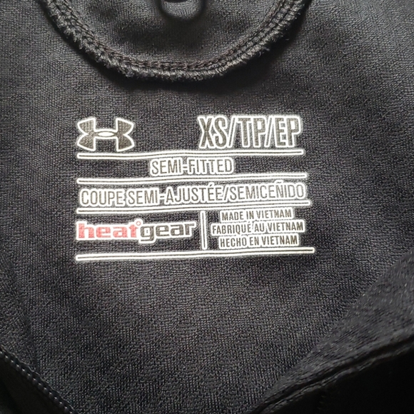 Under Armour Semi Fitted 1/4 zip - Picture 2 of 3